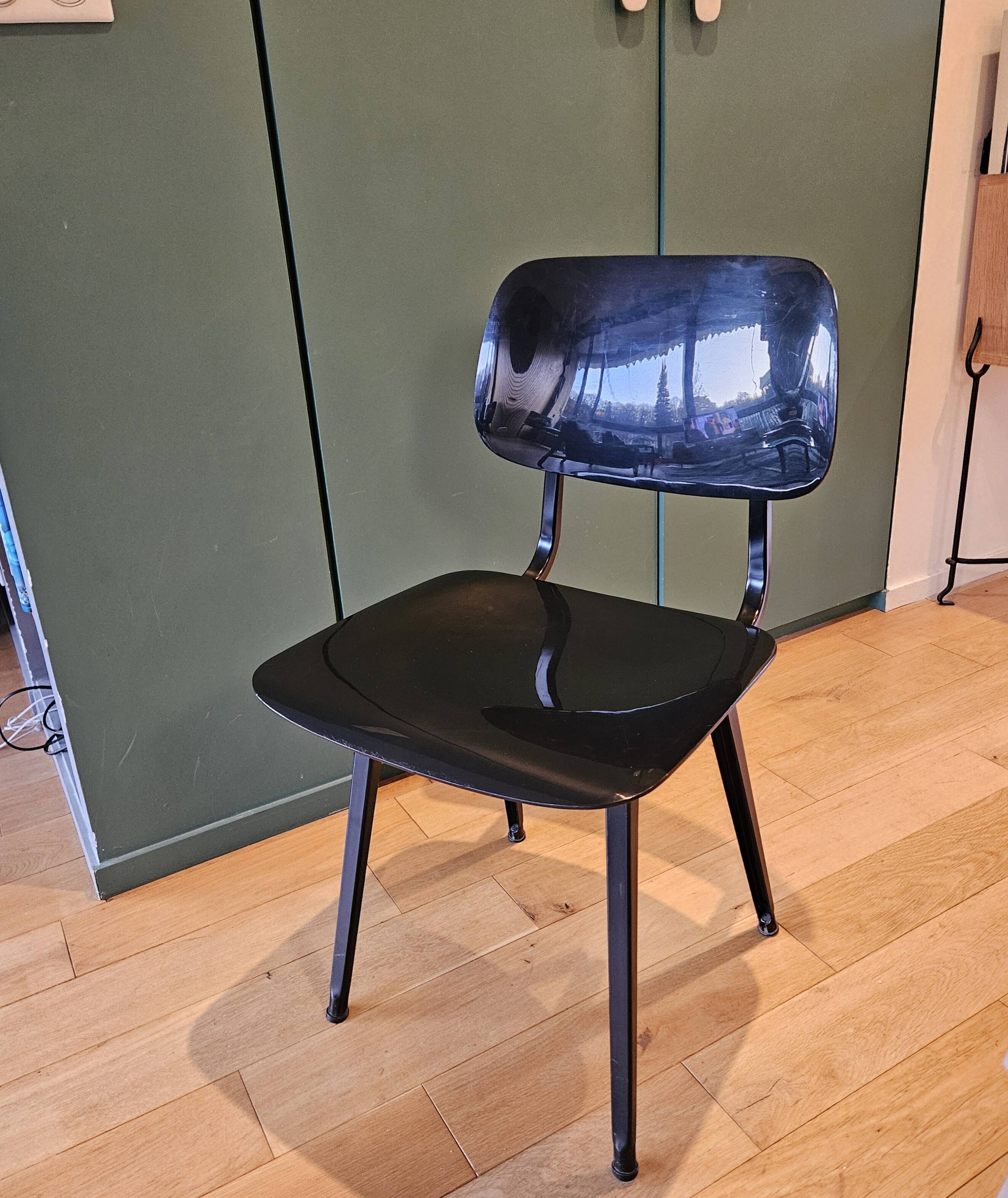Revolt Friso Kramer Chair