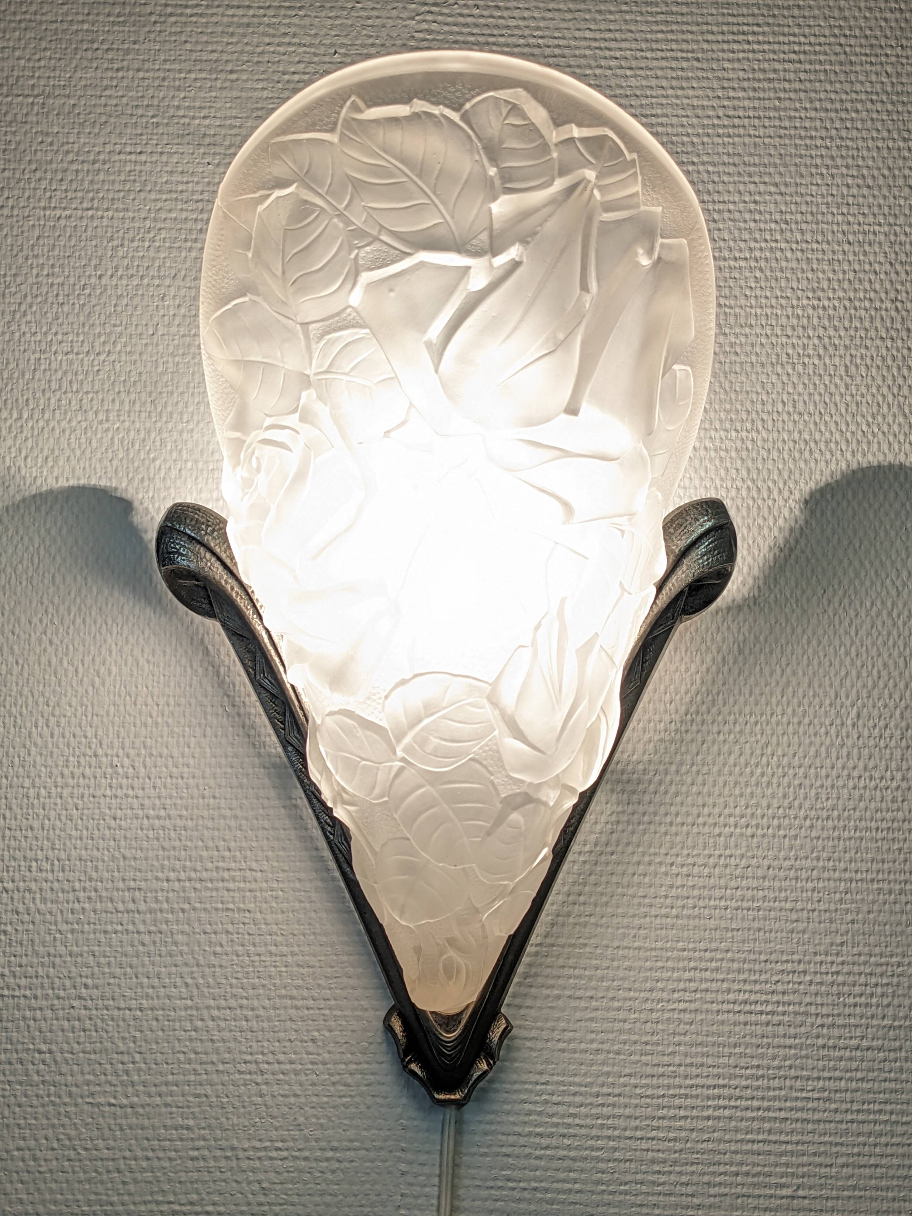 Art Deco wall lamp in frosted glass and nickel-plated bronze circa 1920