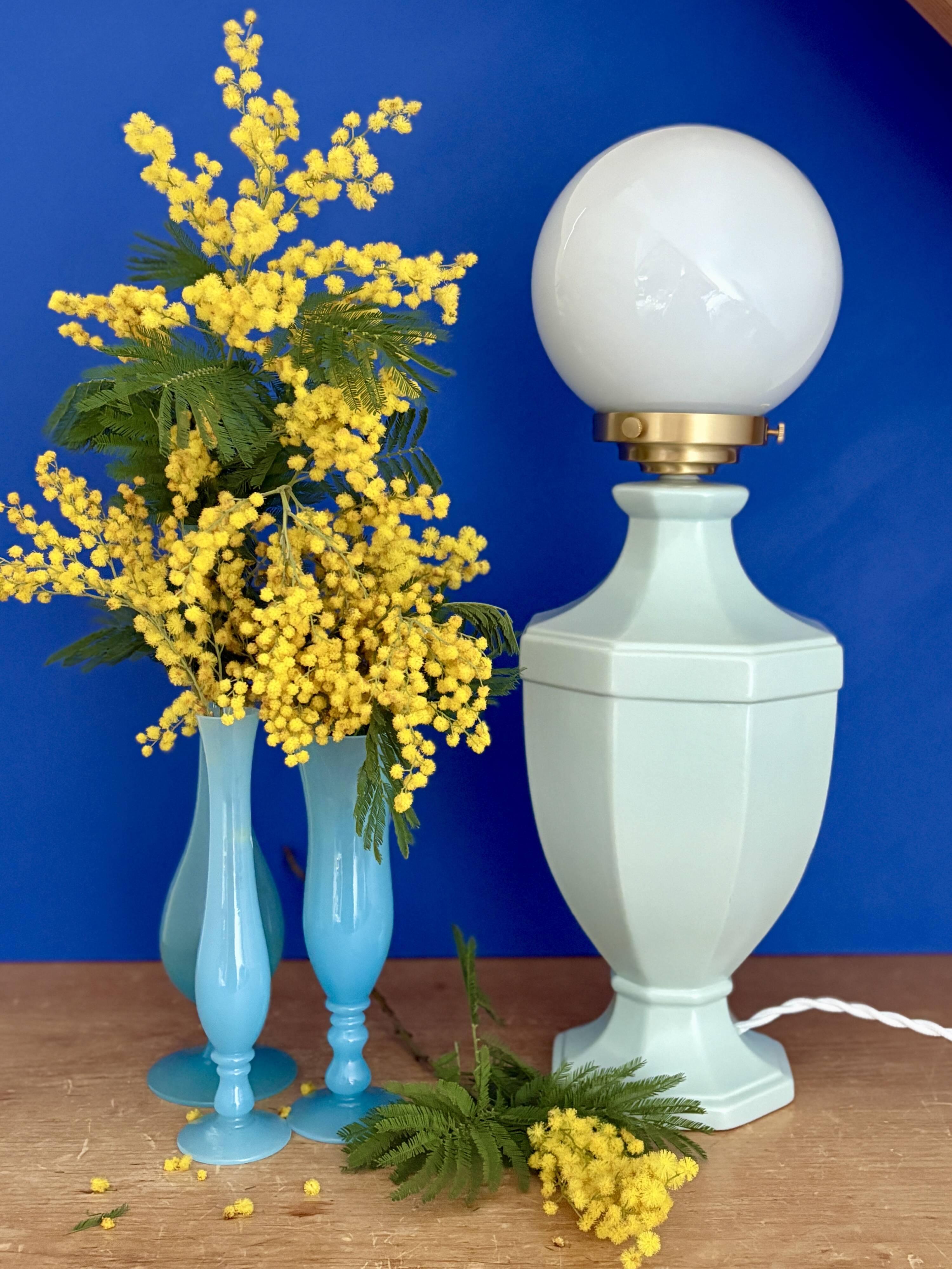 Vintage table lamp in blue ceramic and white opaline.