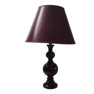 Turned wood table lamp in plum color - 1970s