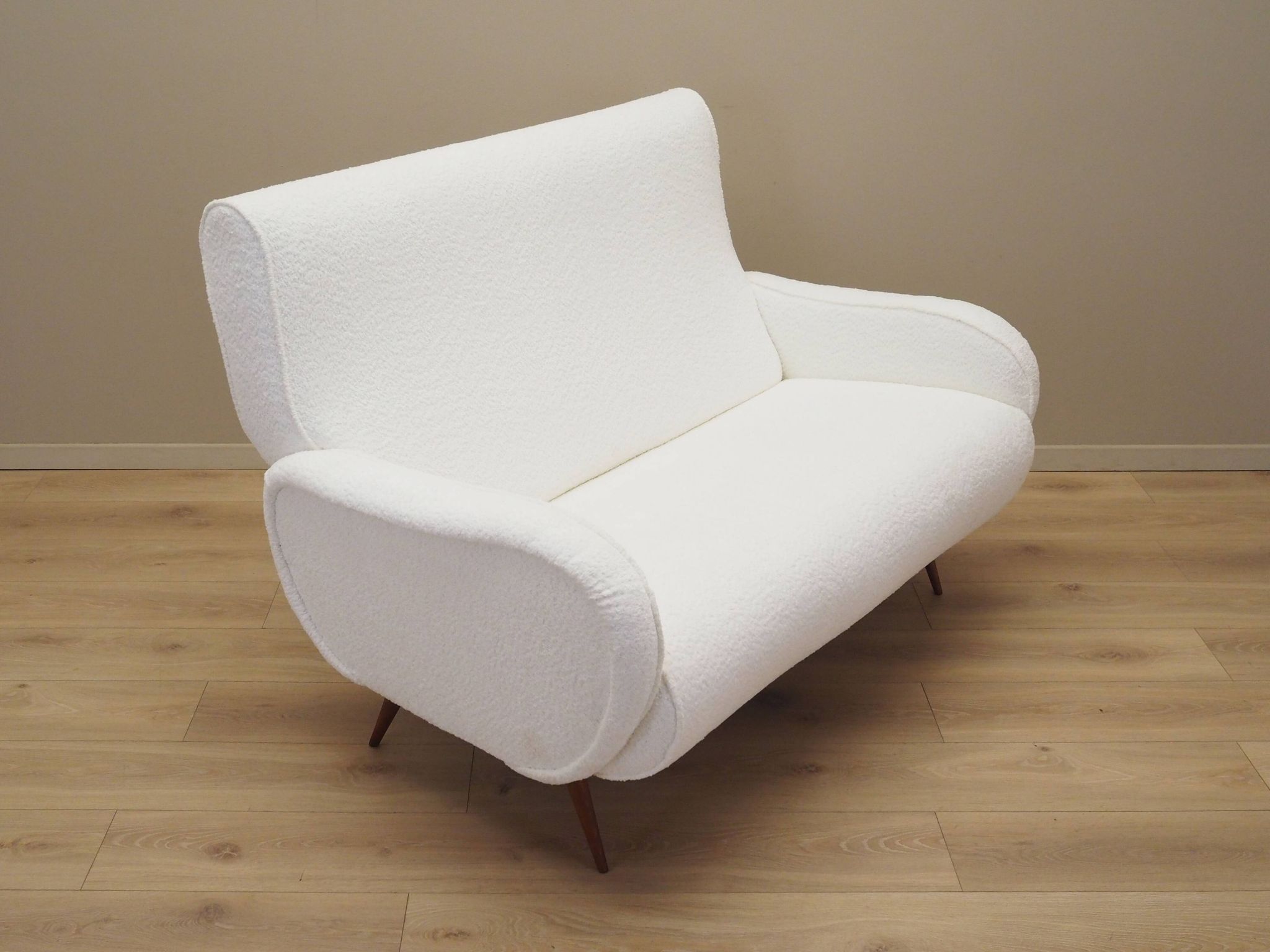 White sofa, Italian design, 1970s, production: Italy