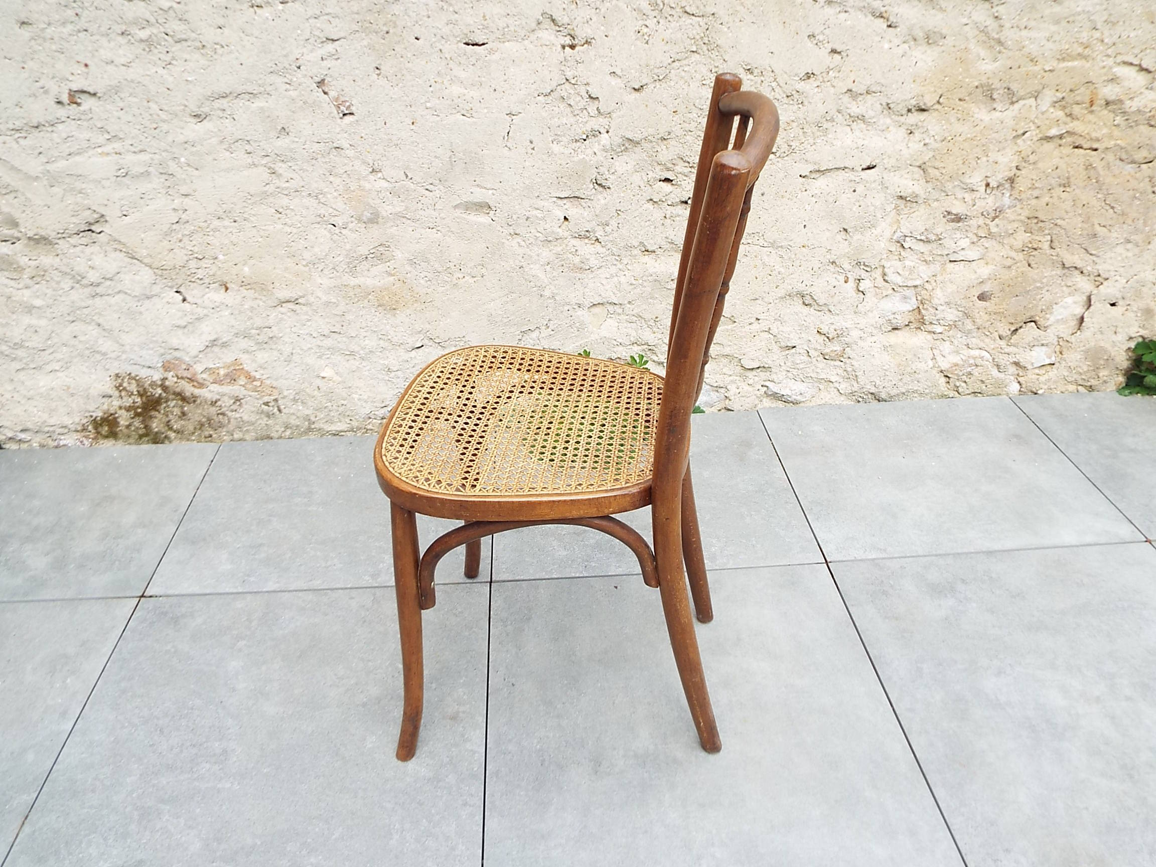 Bistro chair sitting canus