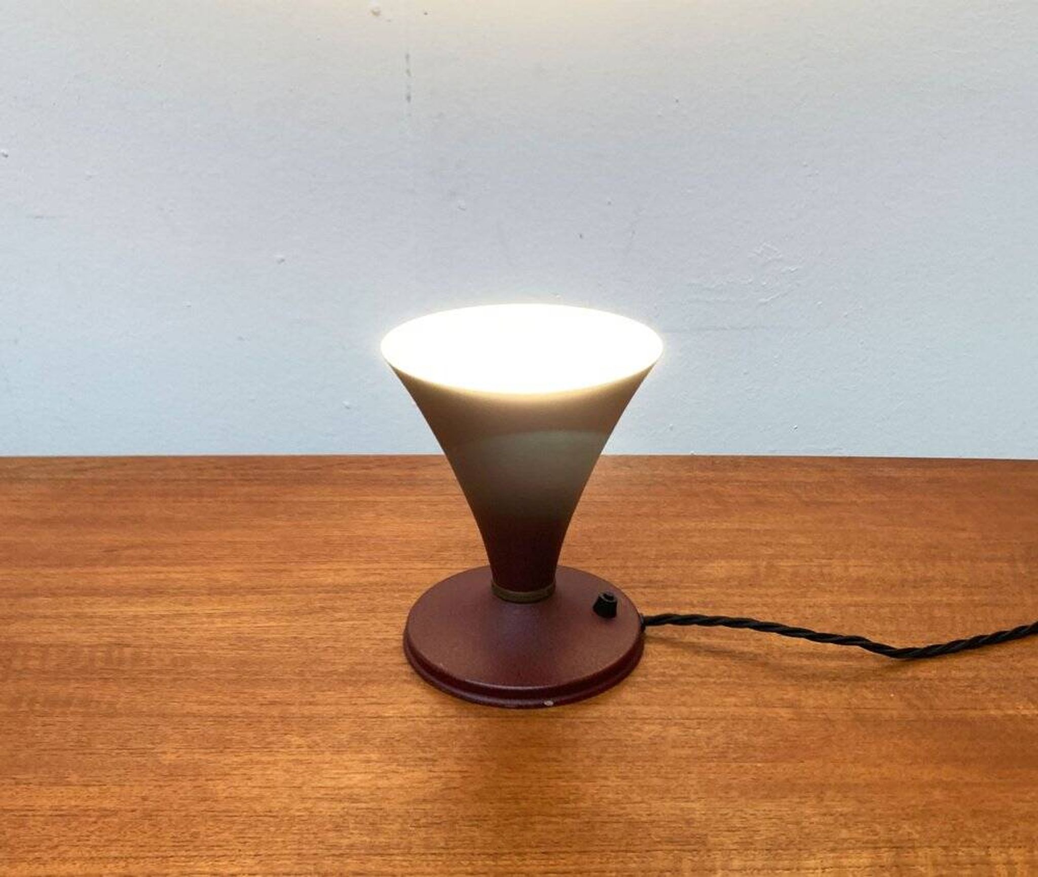 Italian table lamp in Stilnovo style, mid-century, 1960s.