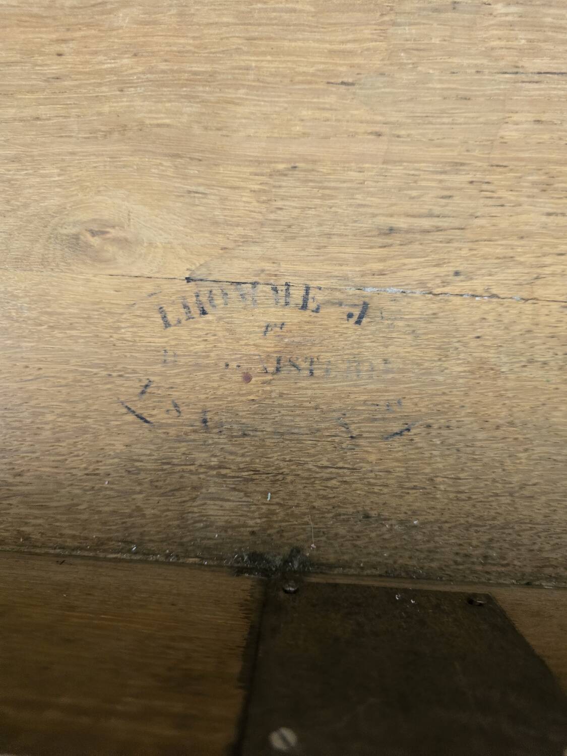 Commode ancienne en acajou flammé de style louis philippe