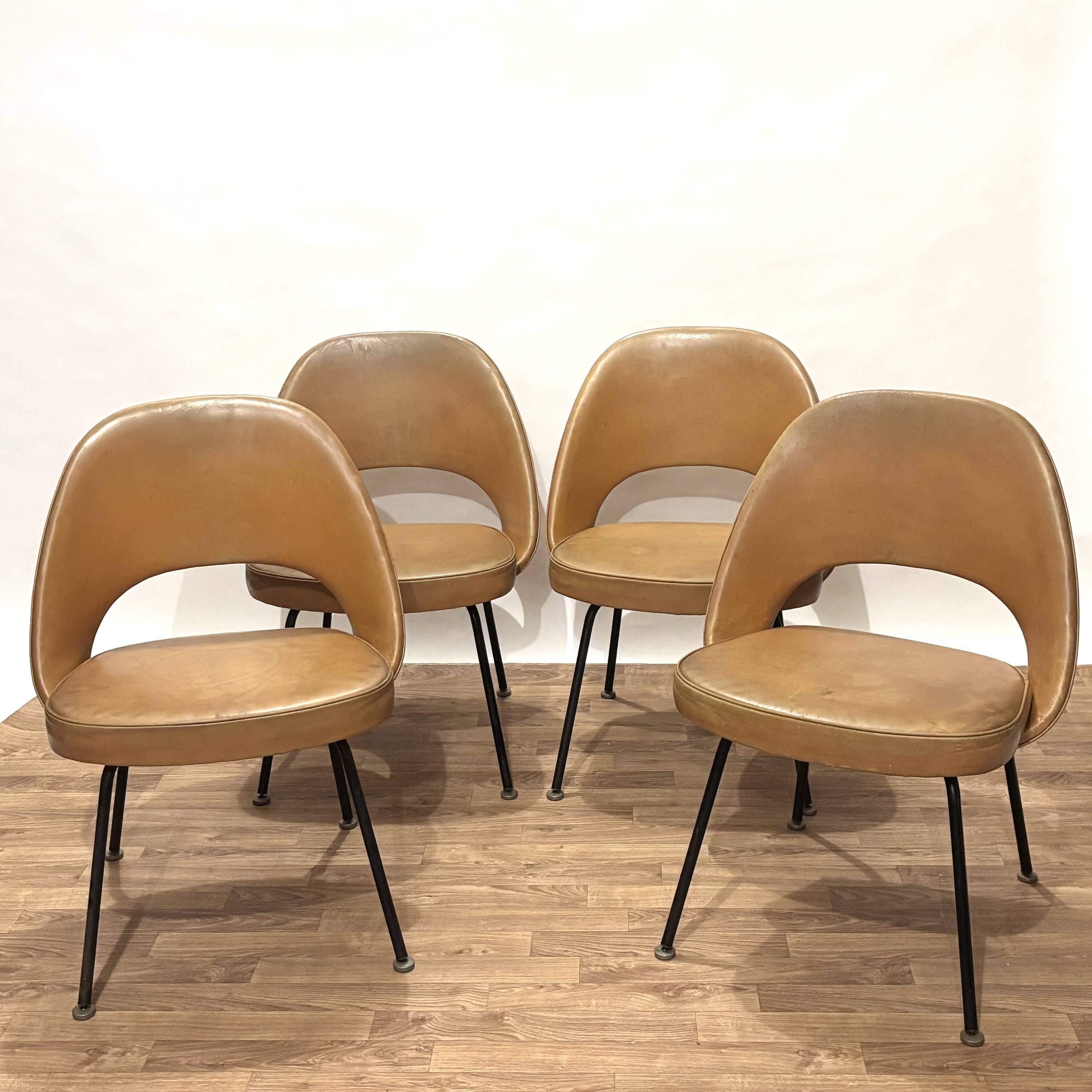 Set de 4 chaises Conférence de Saarinen pour Knoll International