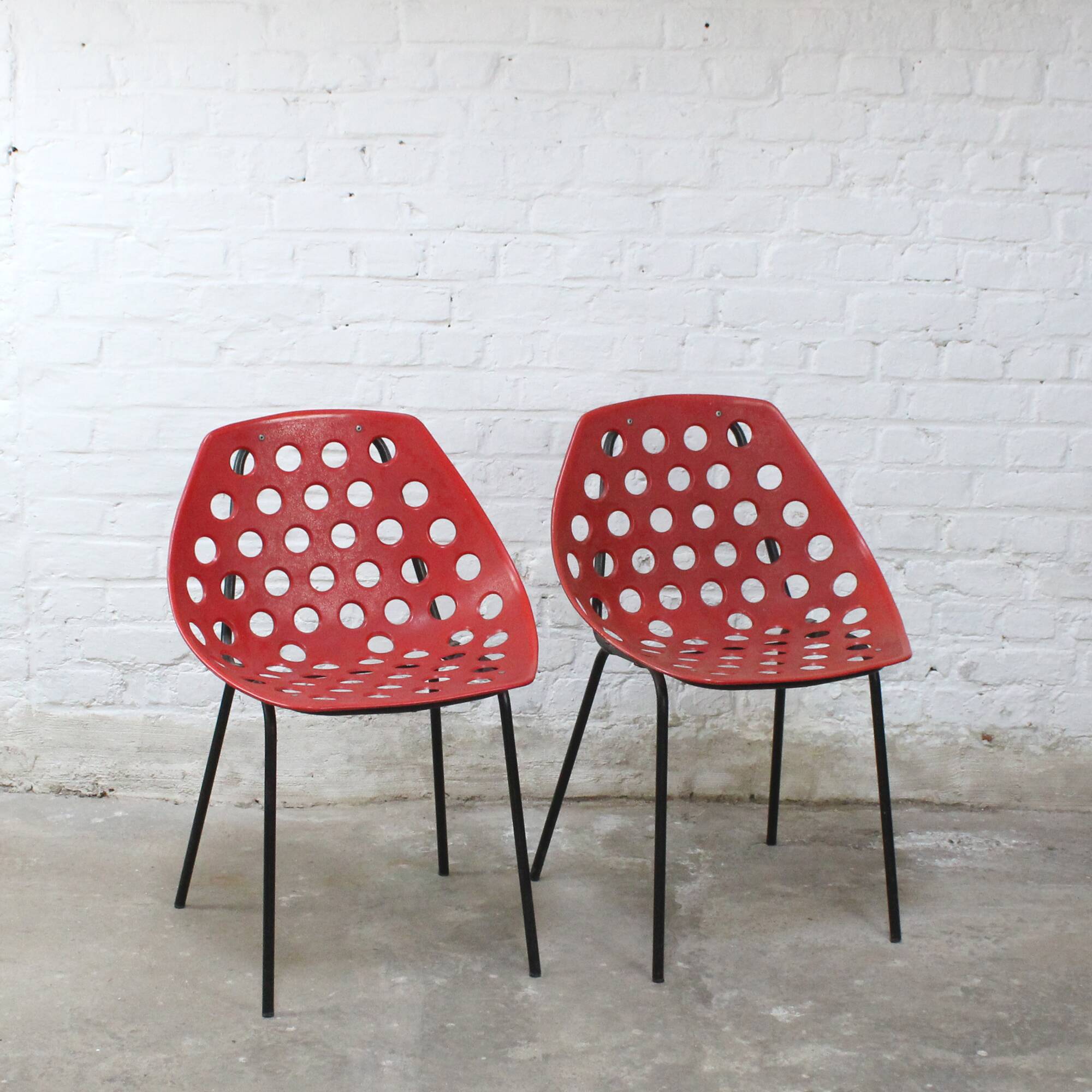 Pair of “Coquillage” chairs by Pierre Guariche for Meurop