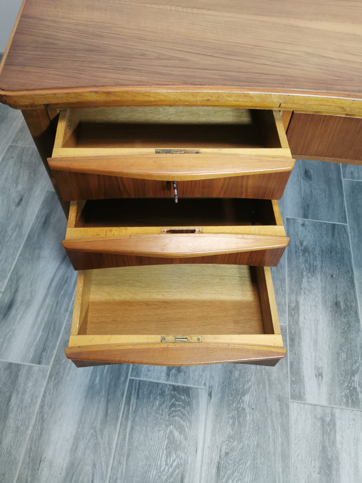 Bureau du milieu du siècle