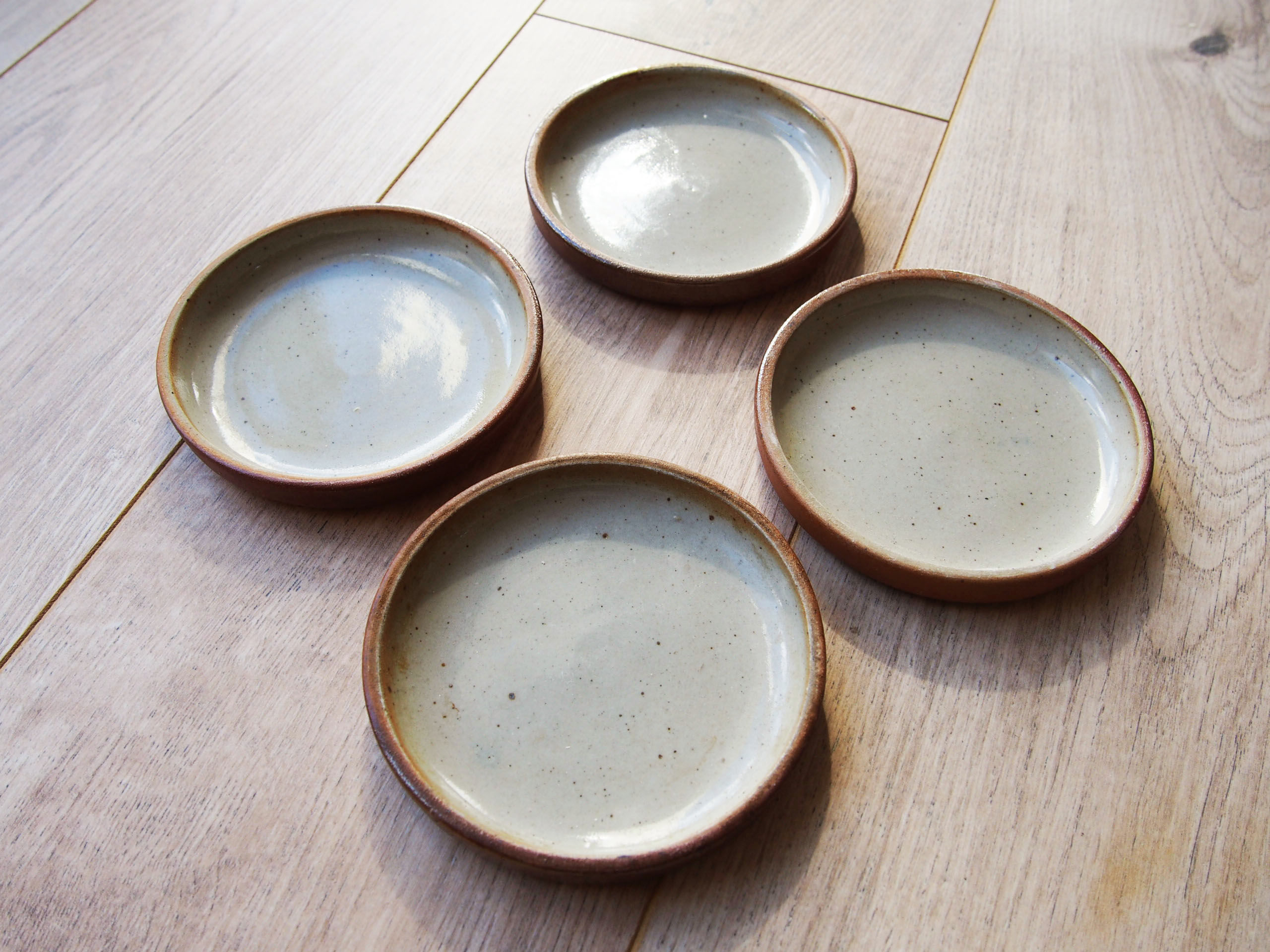 4 cups in stoneware