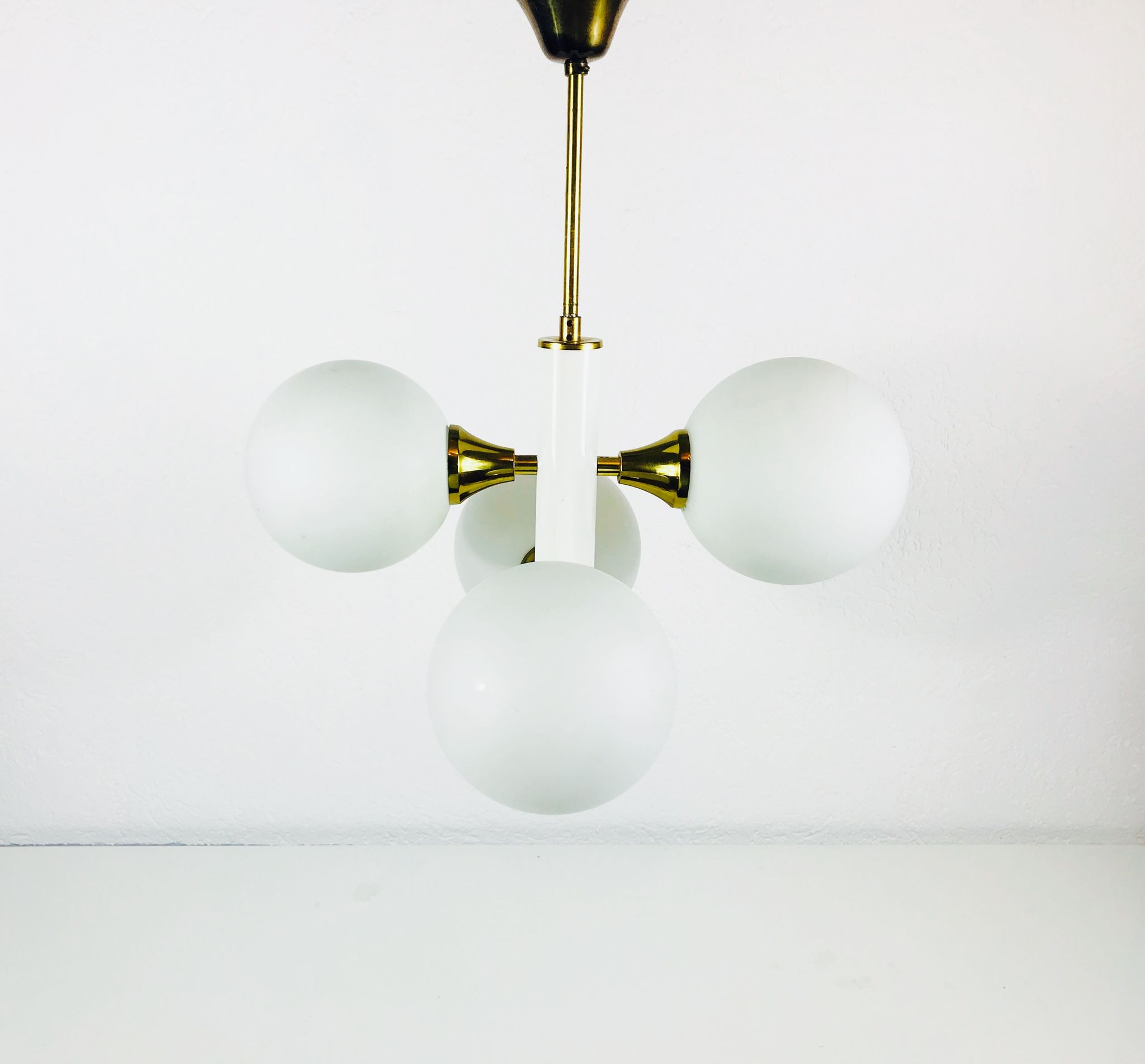 Lustre Kaiser Pop Art 4 boules opaline, 1960s