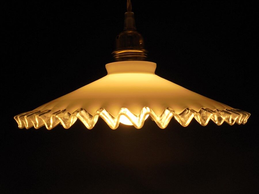 Suspension en opaline