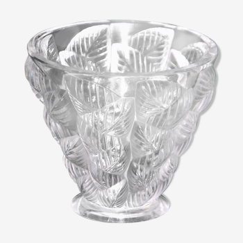 Vase « Moissac » en verre moulé-pressé par René Lalique