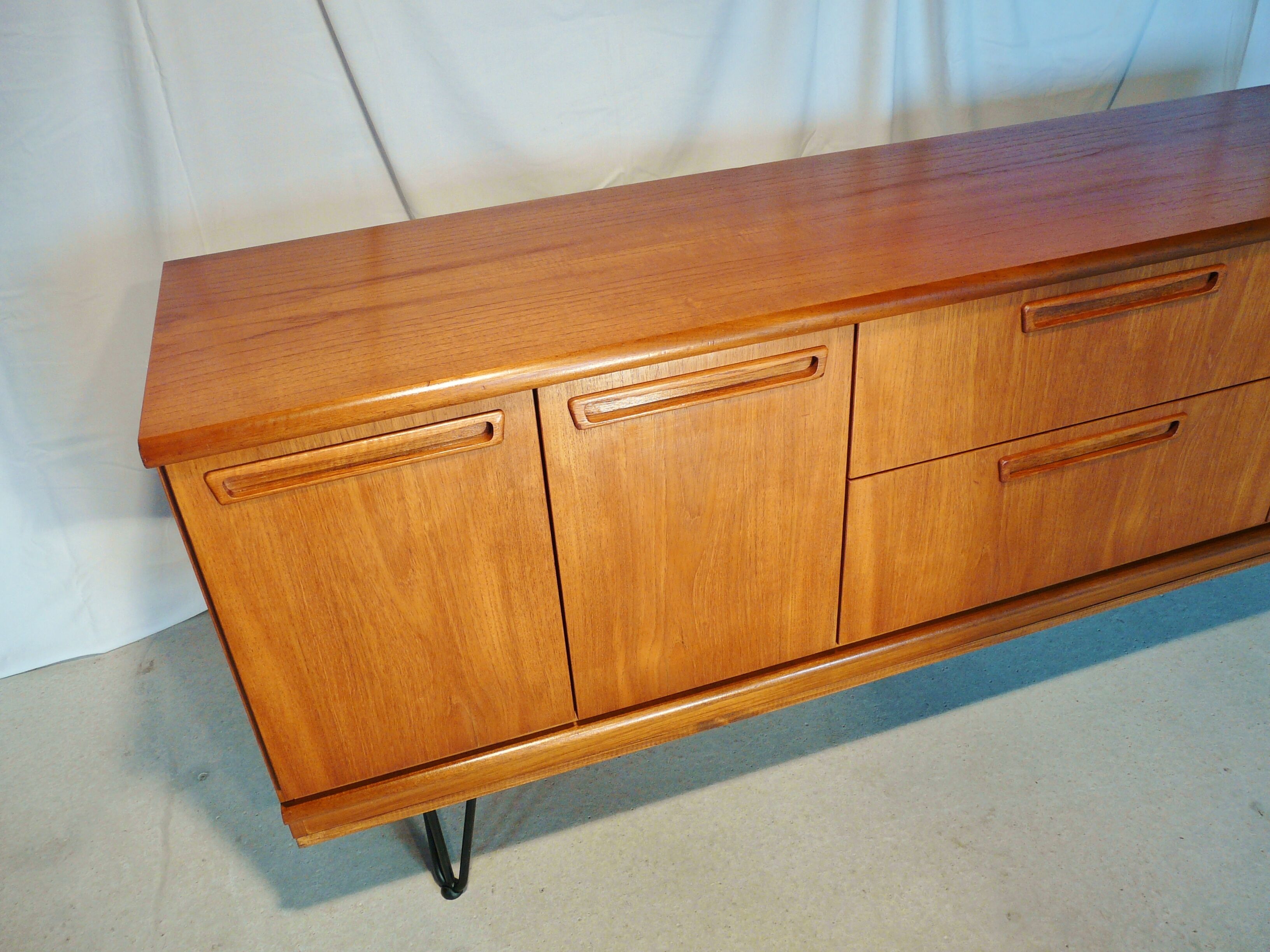 Scandinavian line in Meredew teak