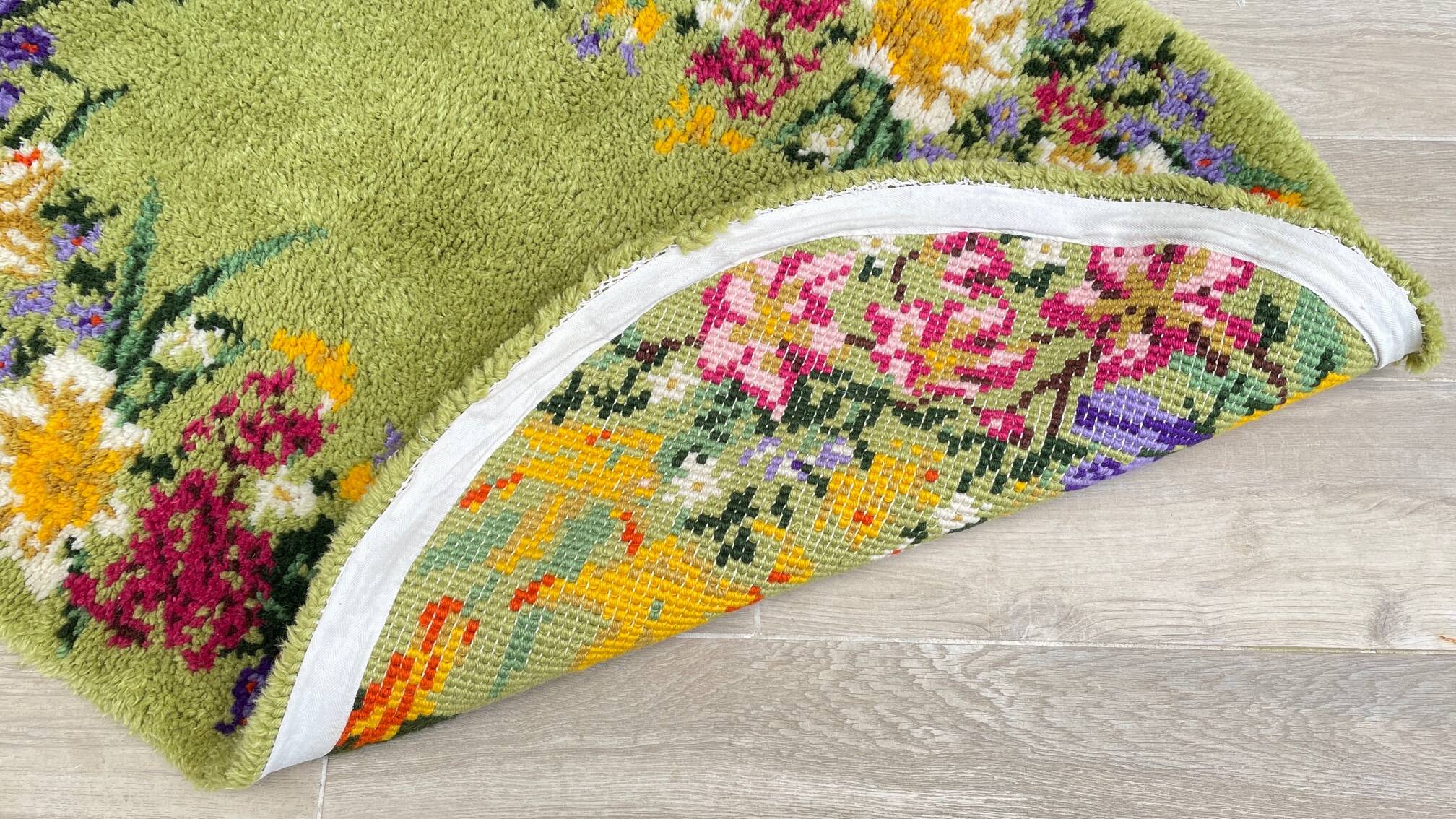 Oval rug from the 70s in pure wool 144x88cm