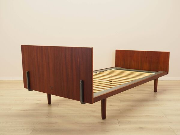 Lit en teck, design danois, années 1960, designer : Hans J. Wegner, fabricant : Get