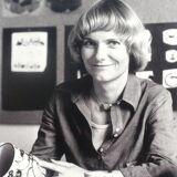 Plat en faïence de la série Baca de Ellen Malmer pour Royal Copenhagen