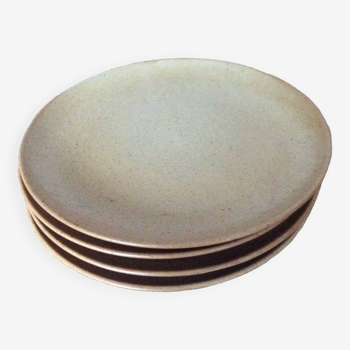 4 stoneware plates