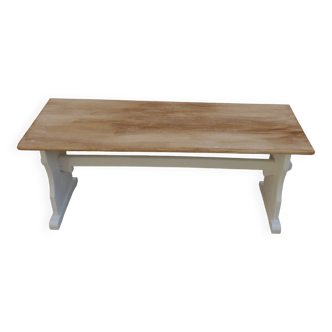 Re-enchanted bench in beige finish, with a waxed wood seat.