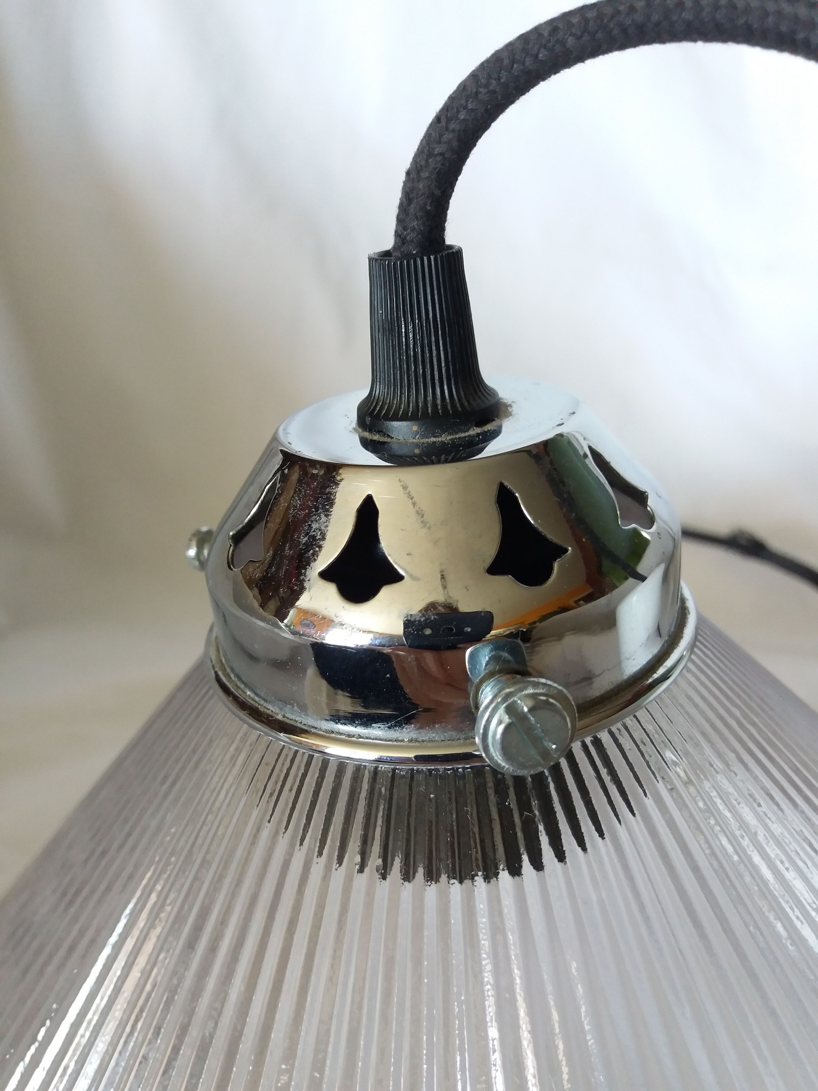 Conical glass suspension