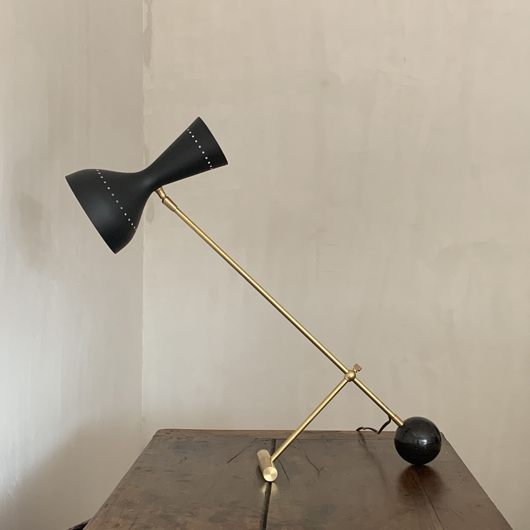 Diabolo lamp with marble counterweight