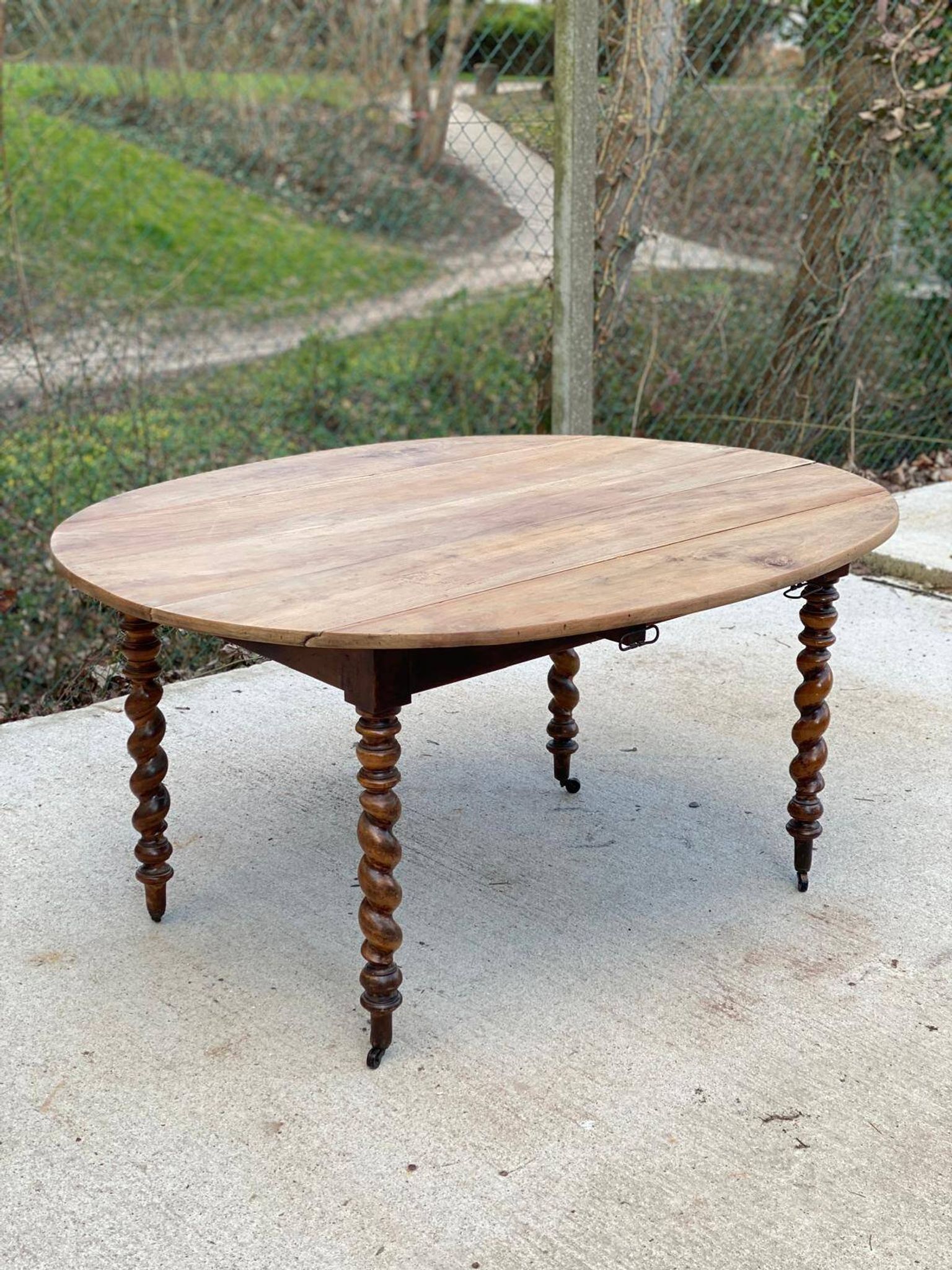Louis Philippe oval table with shutters, 19th century, solid oak wood, twisted leg