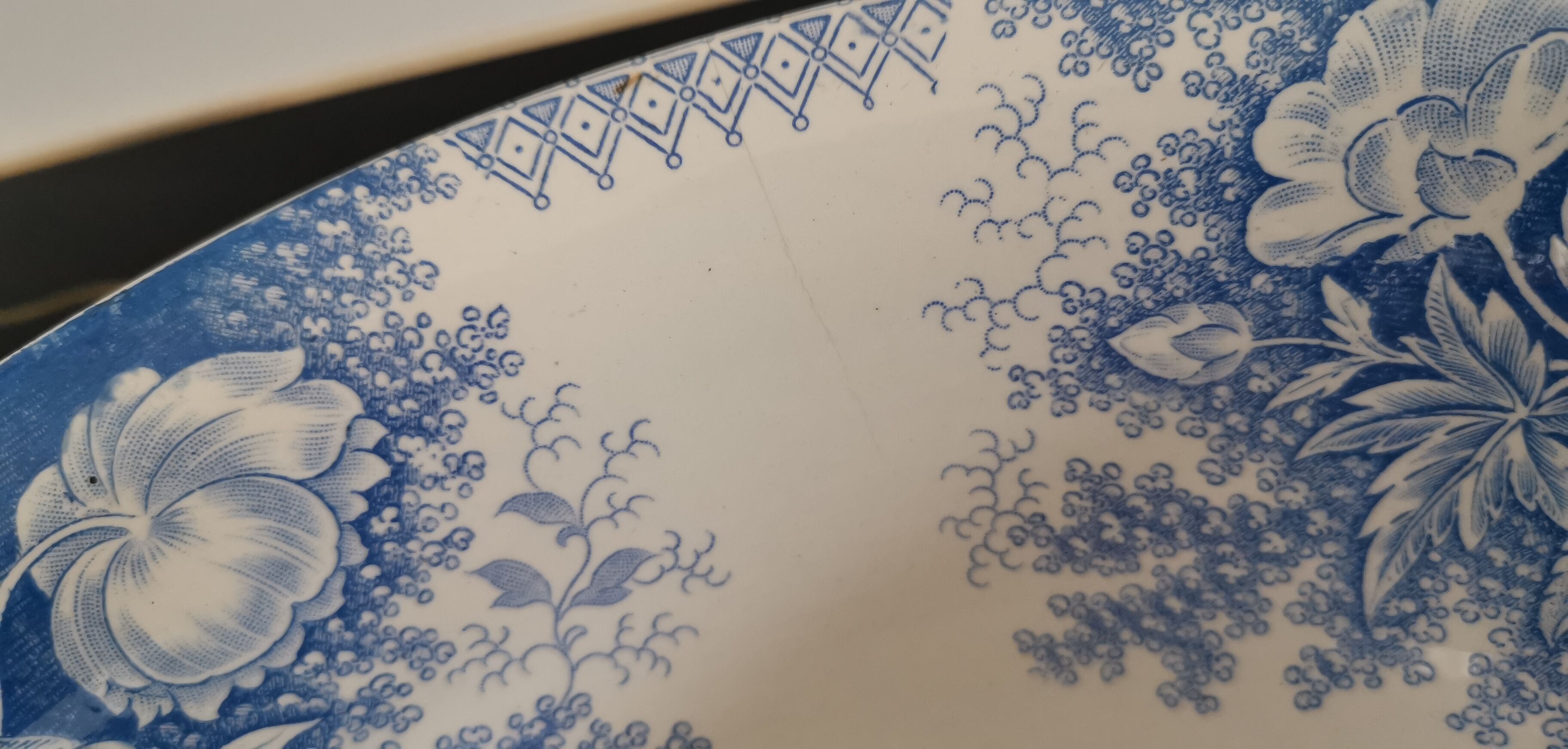 Salad bowl in iron earth Sarreguemines U & C model "Planter"