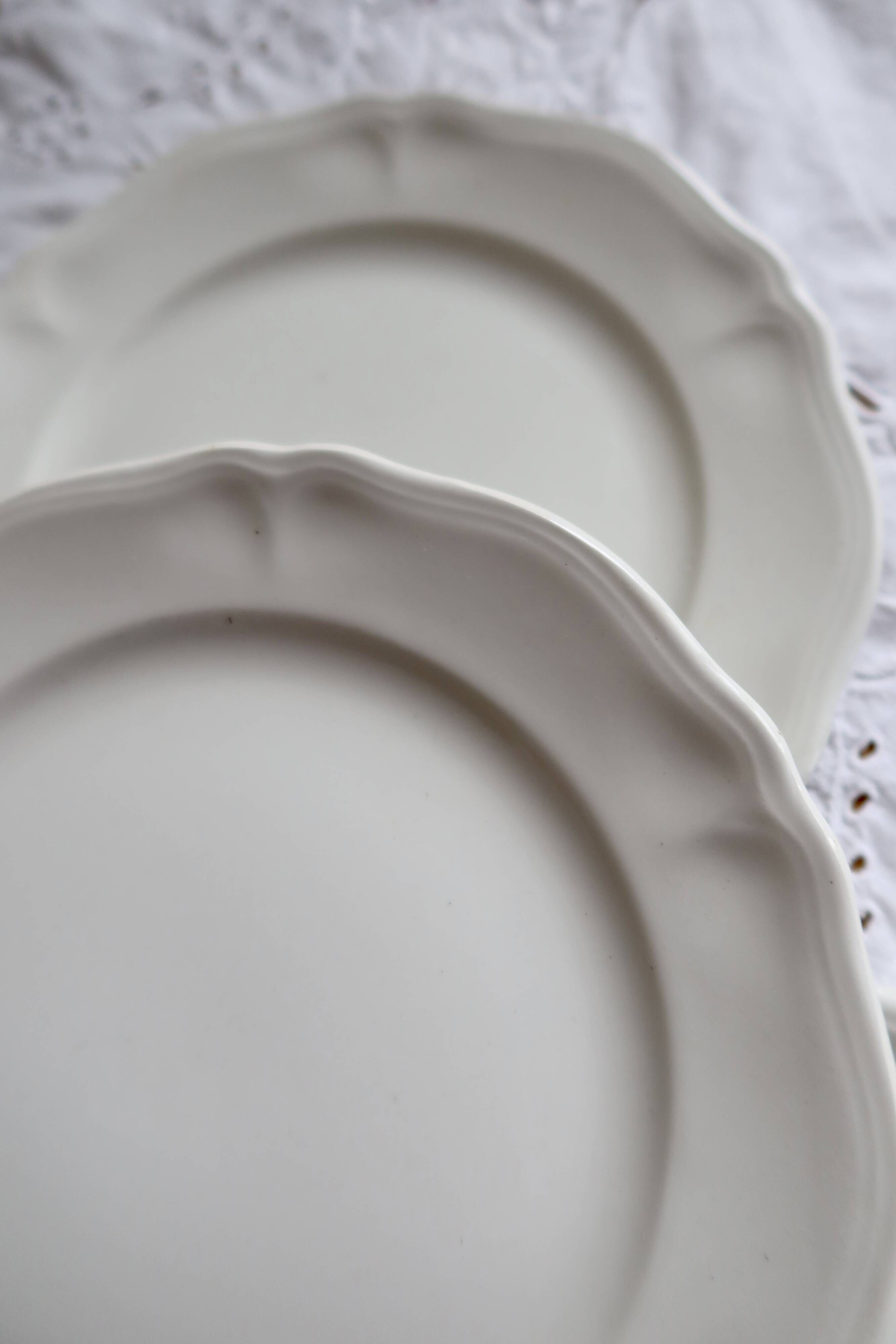 4 assiettes à dessert vintage faïence ivoire Moulin des Loups
