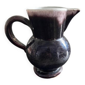 Pichet penché ancien