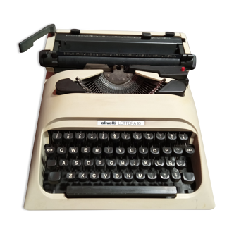 Olivetti typewriter model Lettera 10