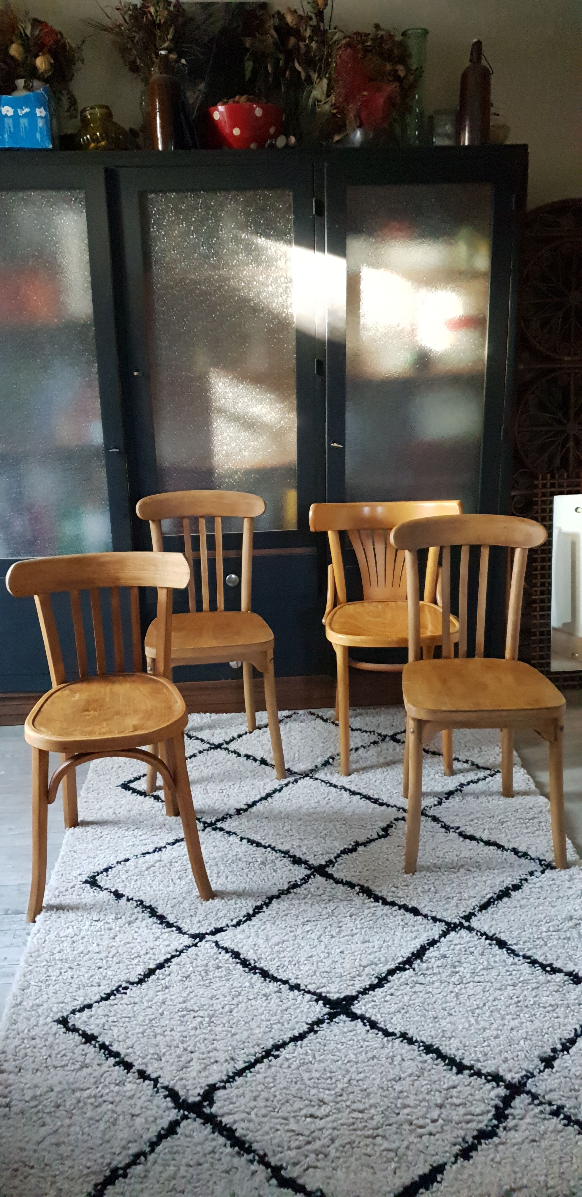Suite de quatre chaises bistrot