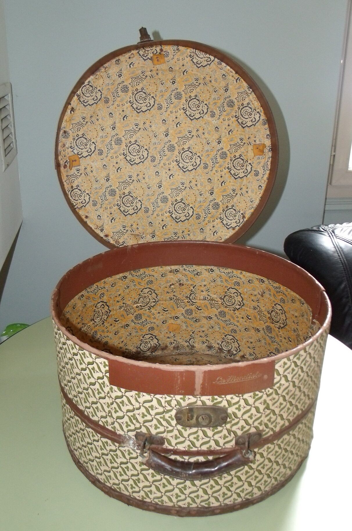 La Mondiale hat box