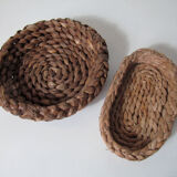 2 anciennes corbeilles en paille banneton