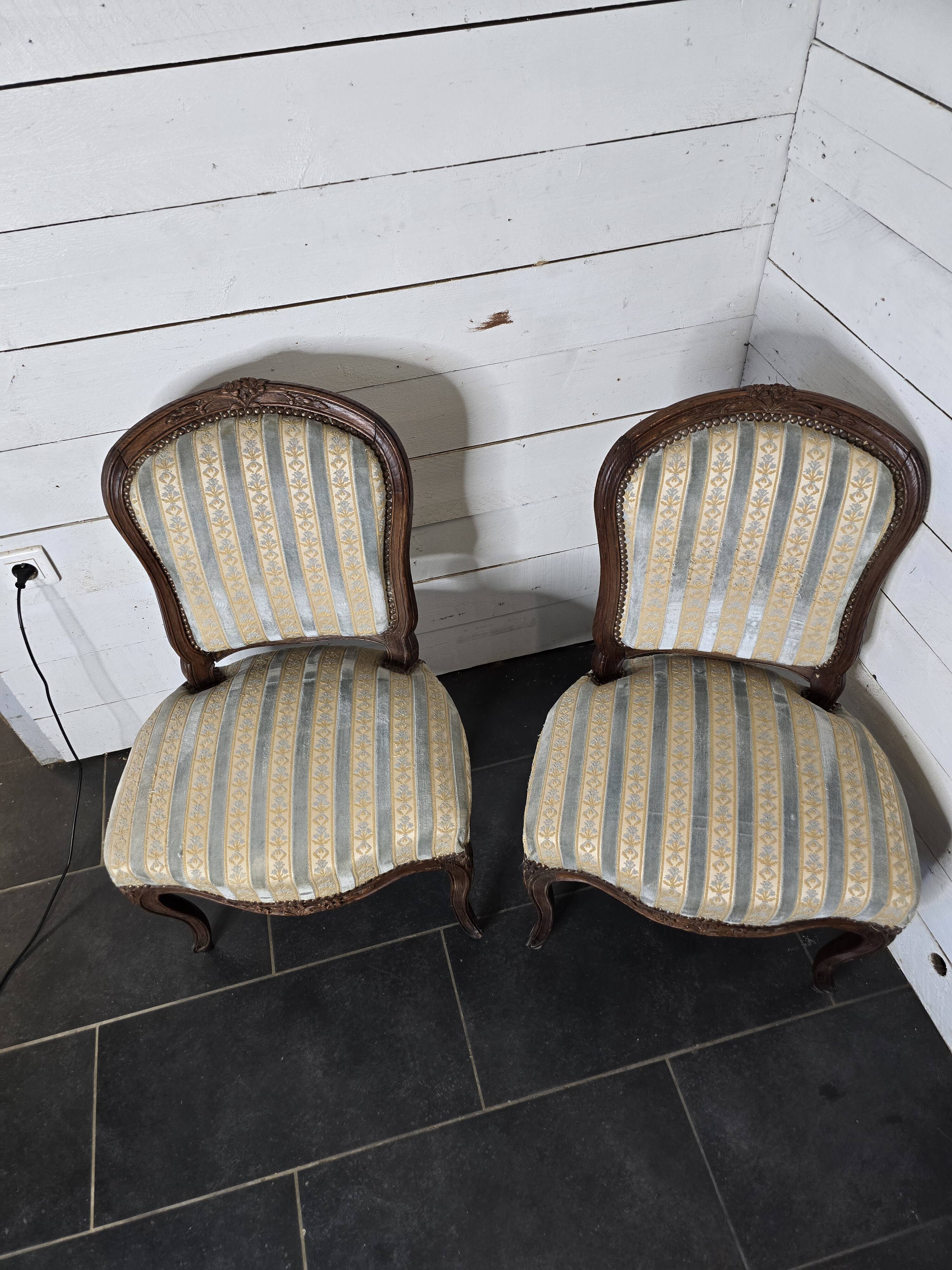Paire de chaises style Louis XV