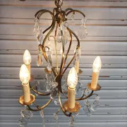 Remarkable cage chandelier with 6 lights and complete crystal pendants in working condition.