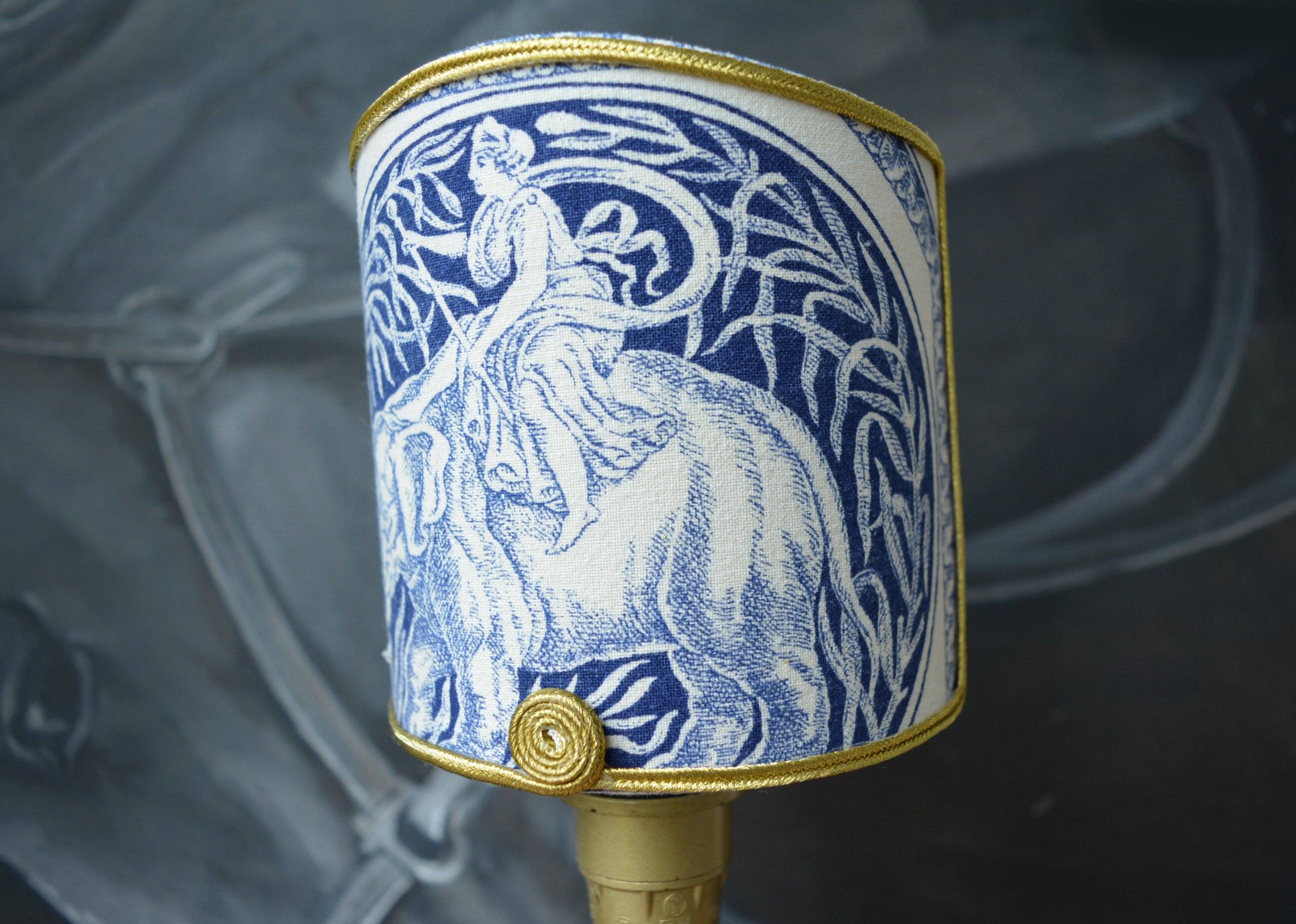 Clip-on lampshade, blue toile de Jouy