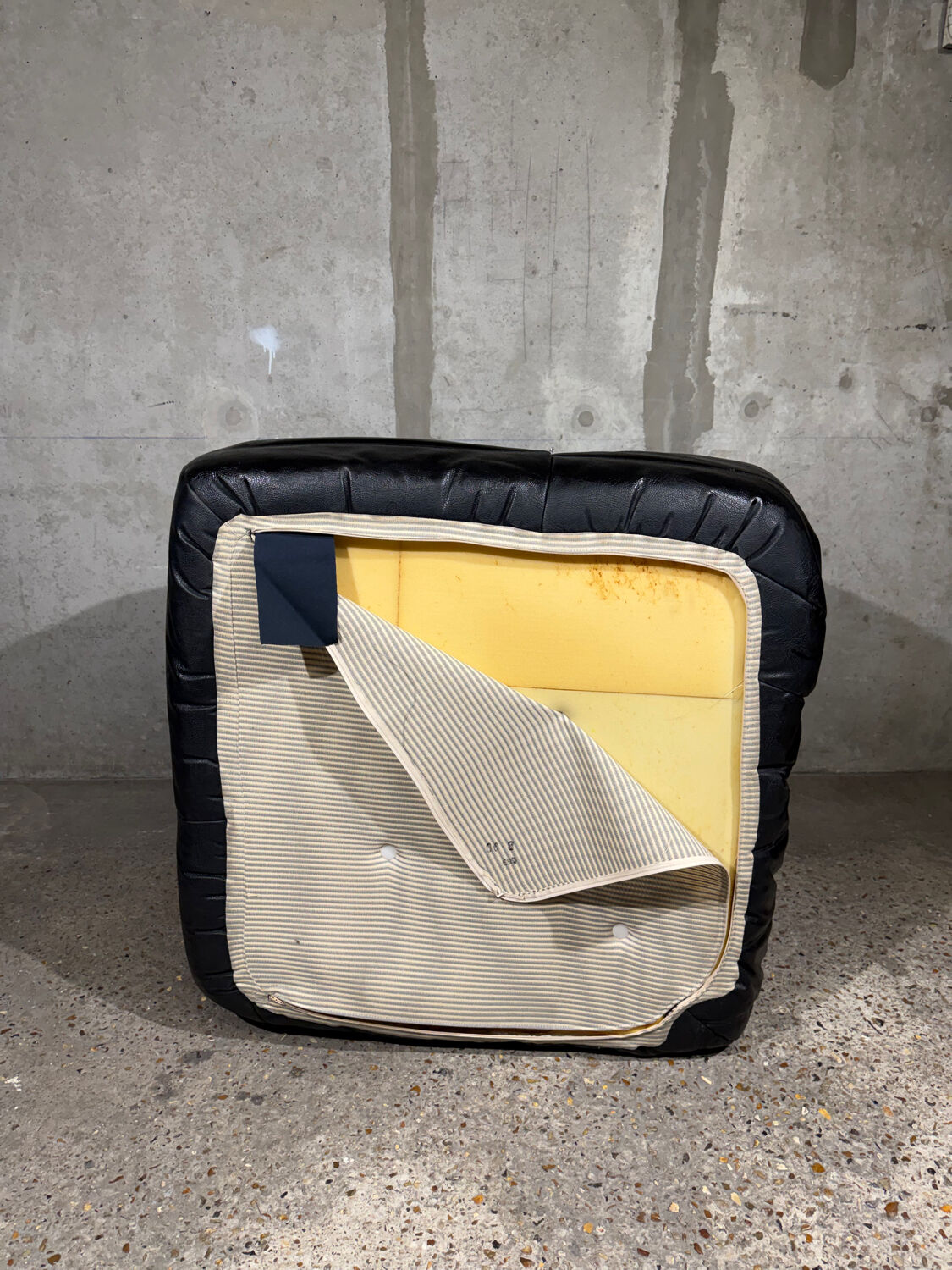 Togo angle faux leather Black - Ligne Roset