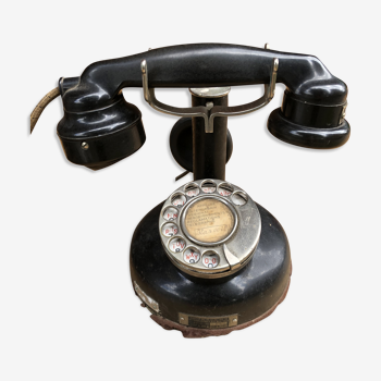 Téléphone en bakélite noir 1950