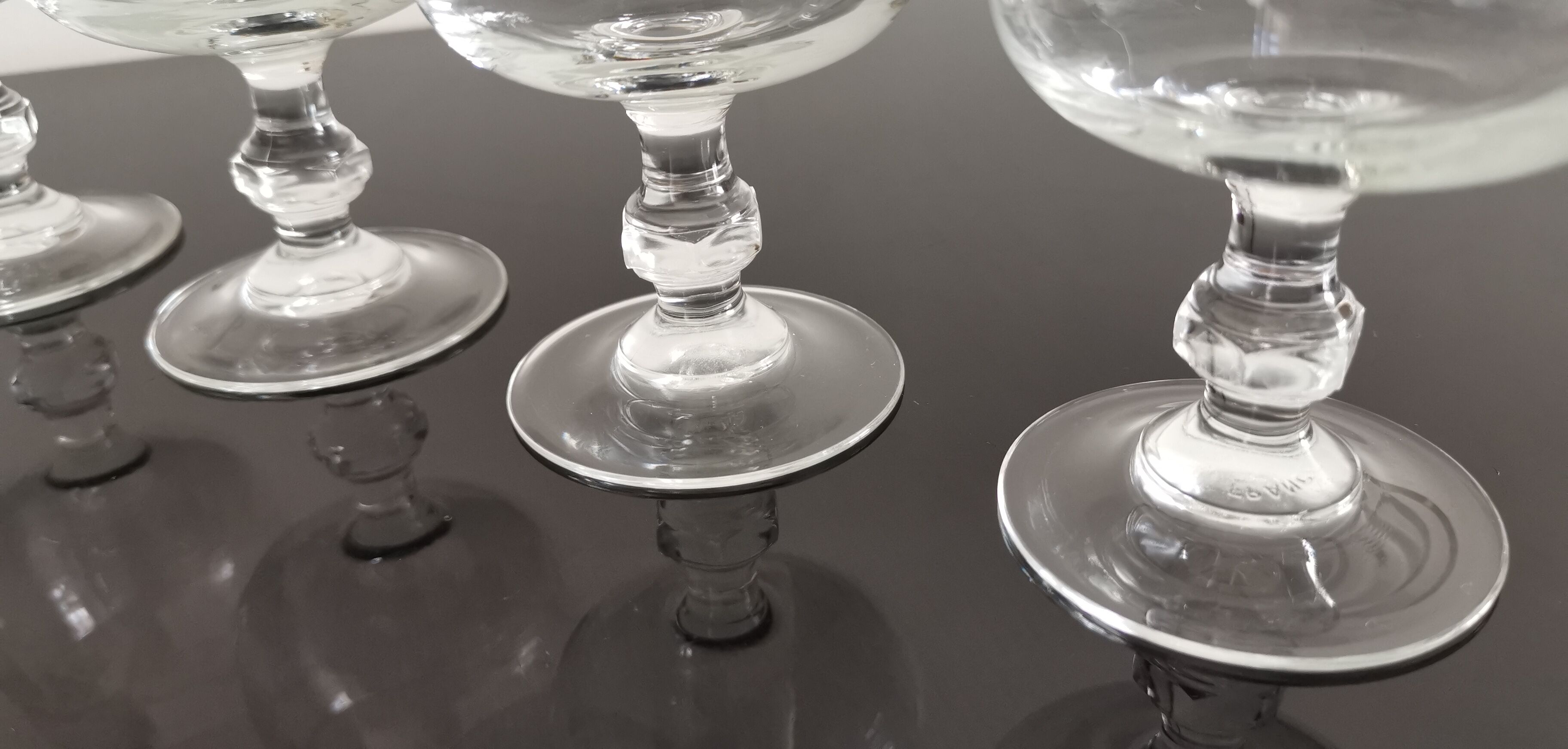 Set of 6 glasses on feet with water decoration grape and vine shoot