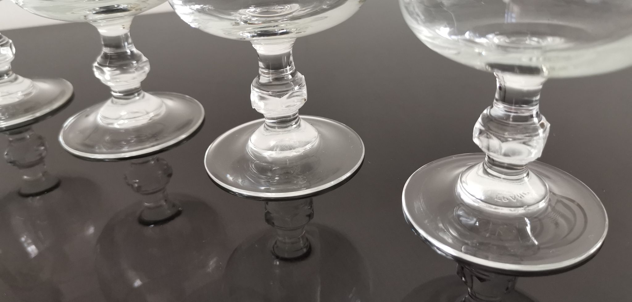 Set of 6 glasses on feet with water decoration grape and vine shoot