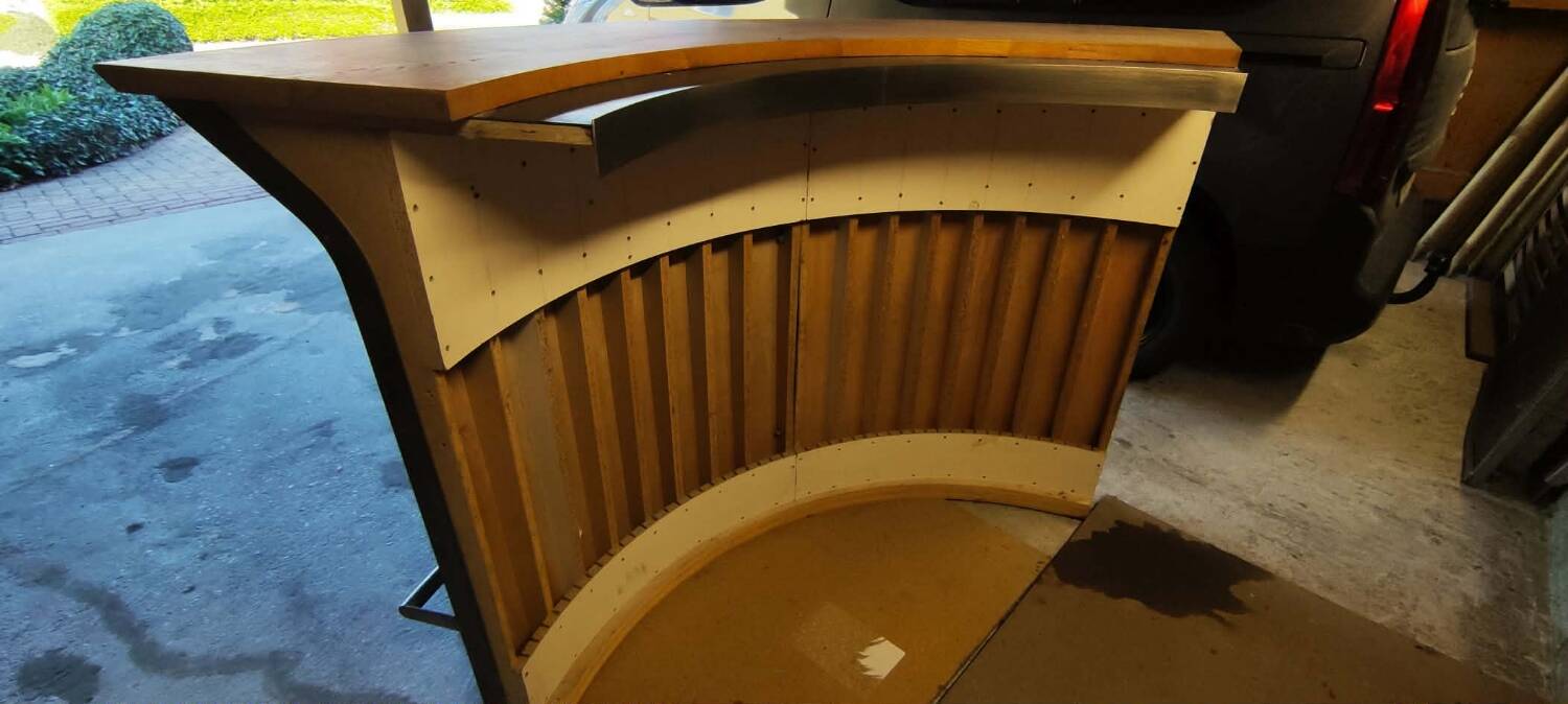 Prototype de bar – Brasserie Les Haras (2013) – Pièce unique en acier