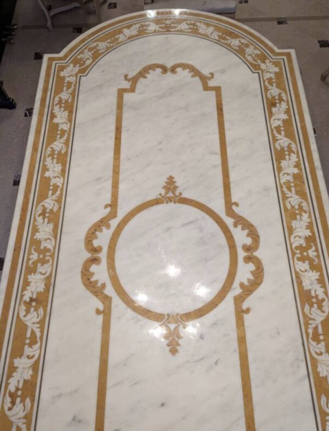 Grande table en marbre