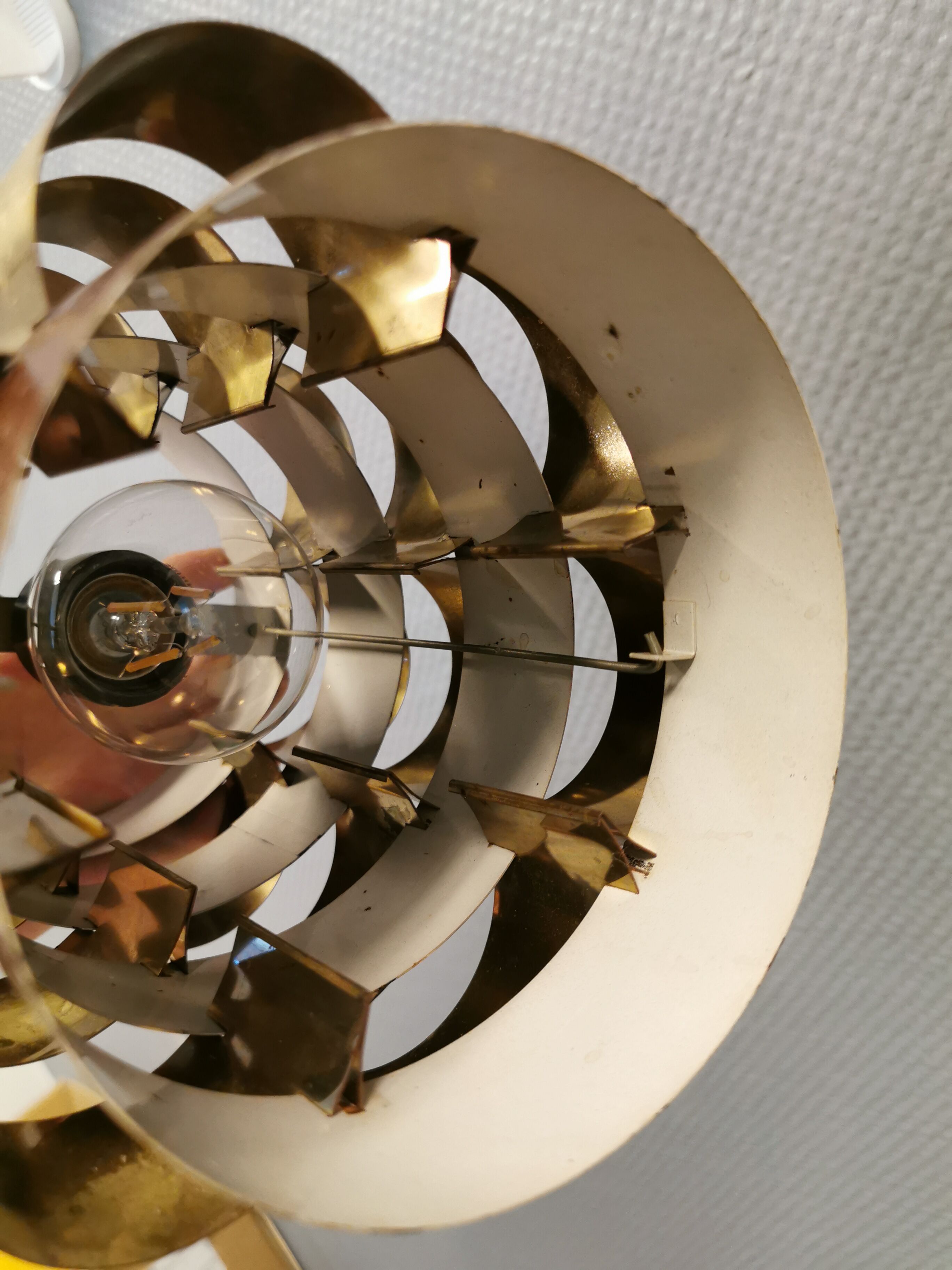 Danish hanging lamp from the 70s, in thin cut metal.