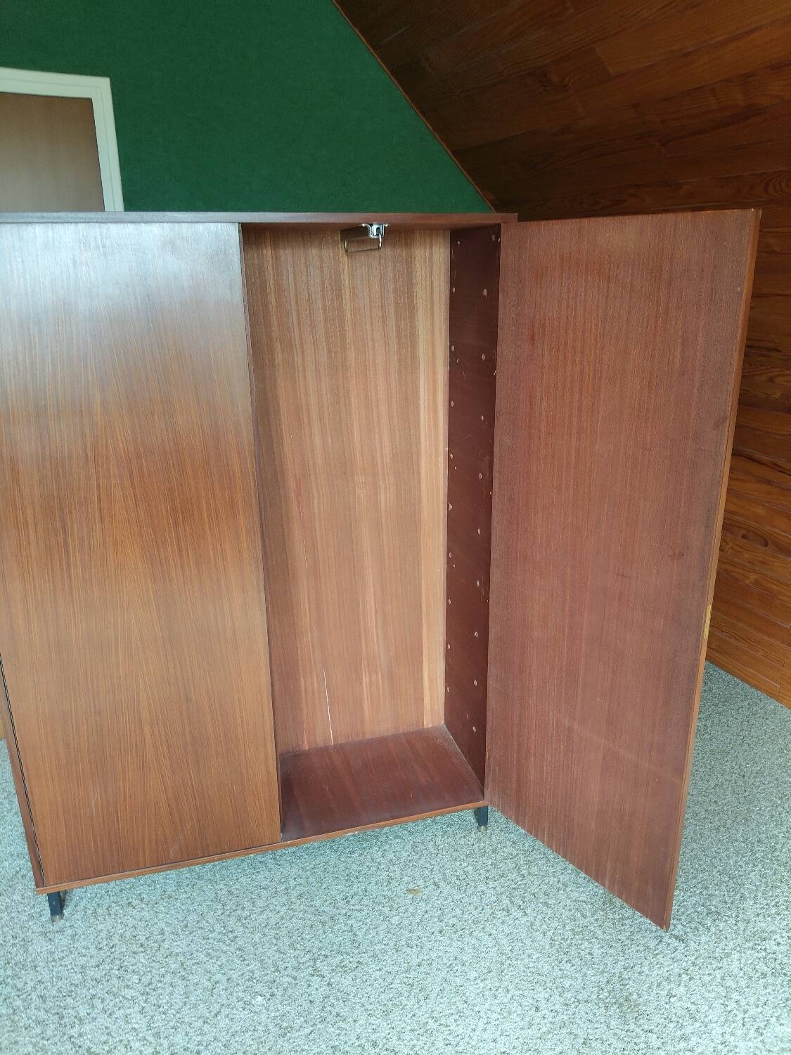 Armoire vintage scandinave en bois – penderie et étagères – années 60