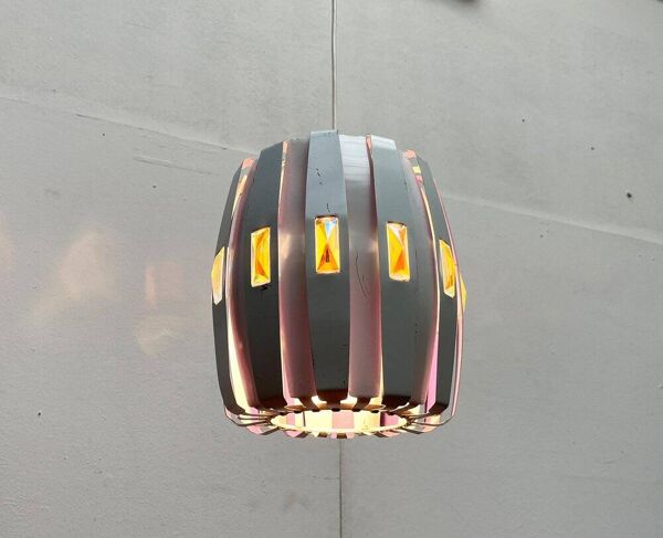 Lampe suspension métal et prisme modèle blanc milieu du siècle par Werner Schou pour Coronell Elektro, Danemark, années 1960