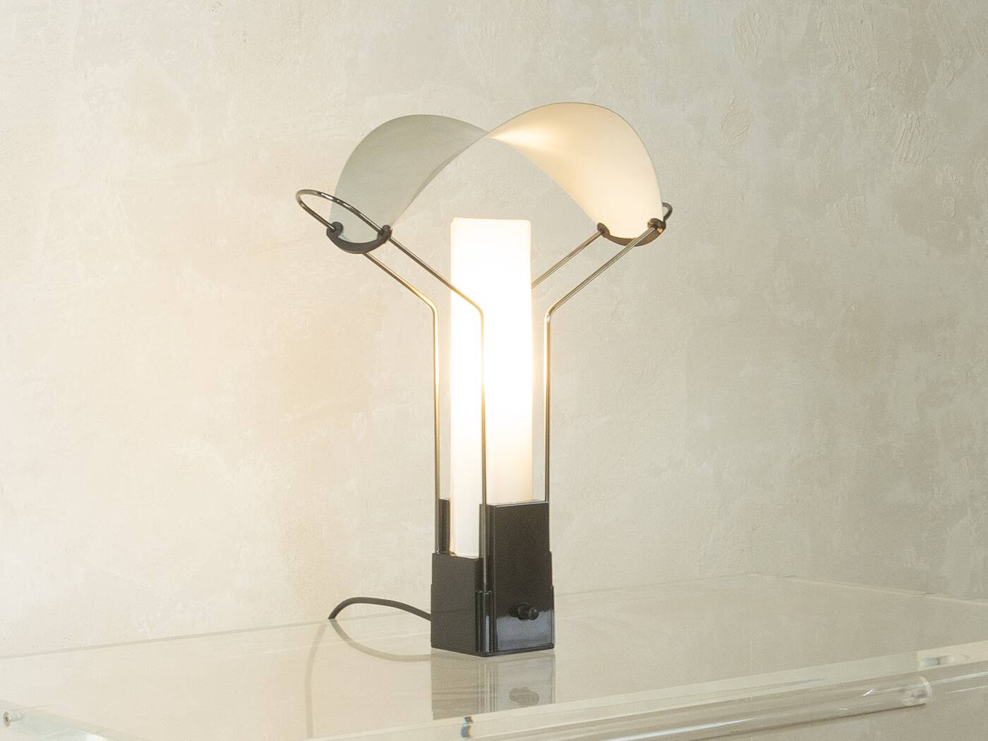 Arteluce Palio table lamp by Perry King & Santiago Miranda