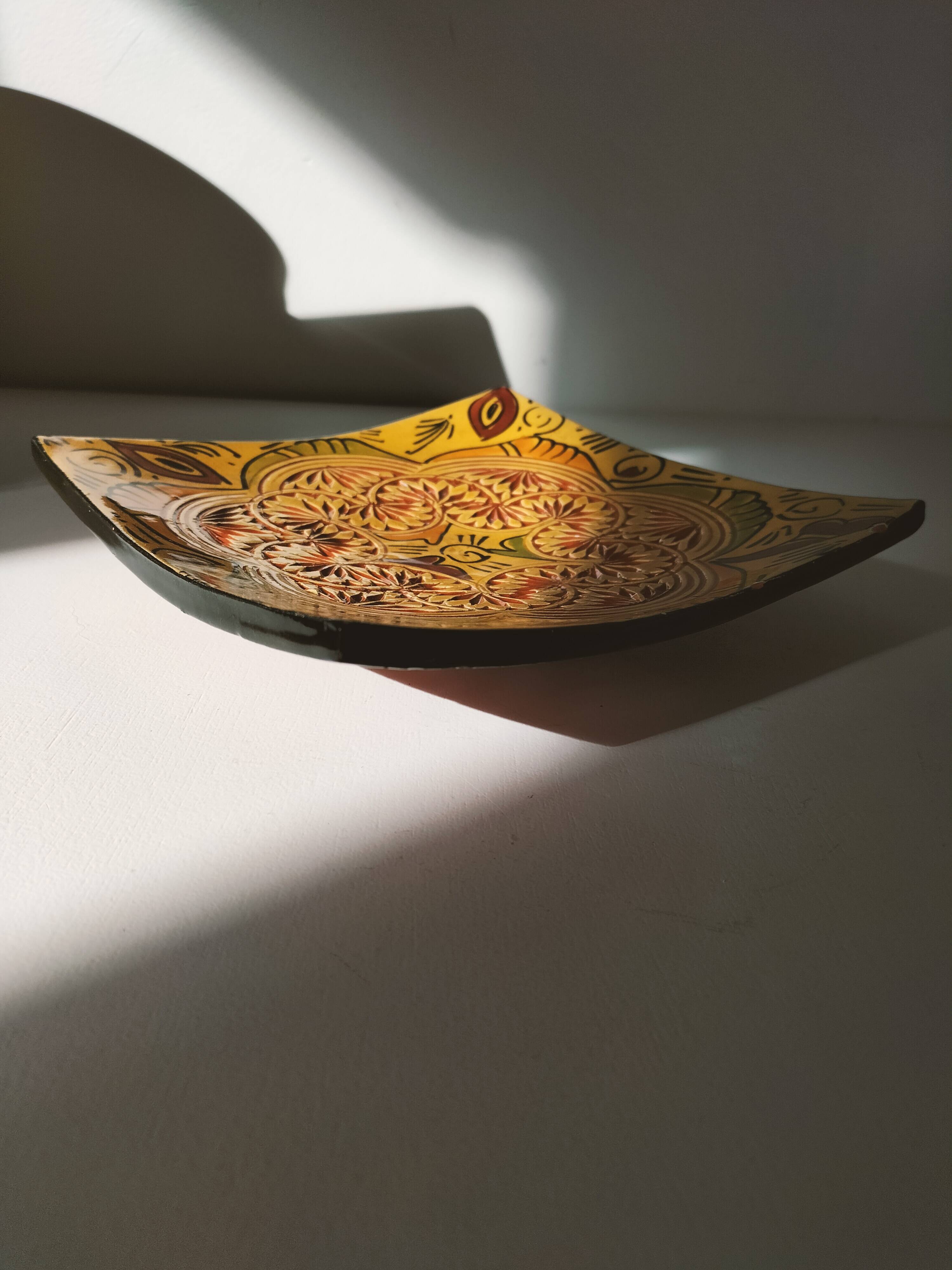 Safi earthenware trinket dish – hand-incised and glazed decoration