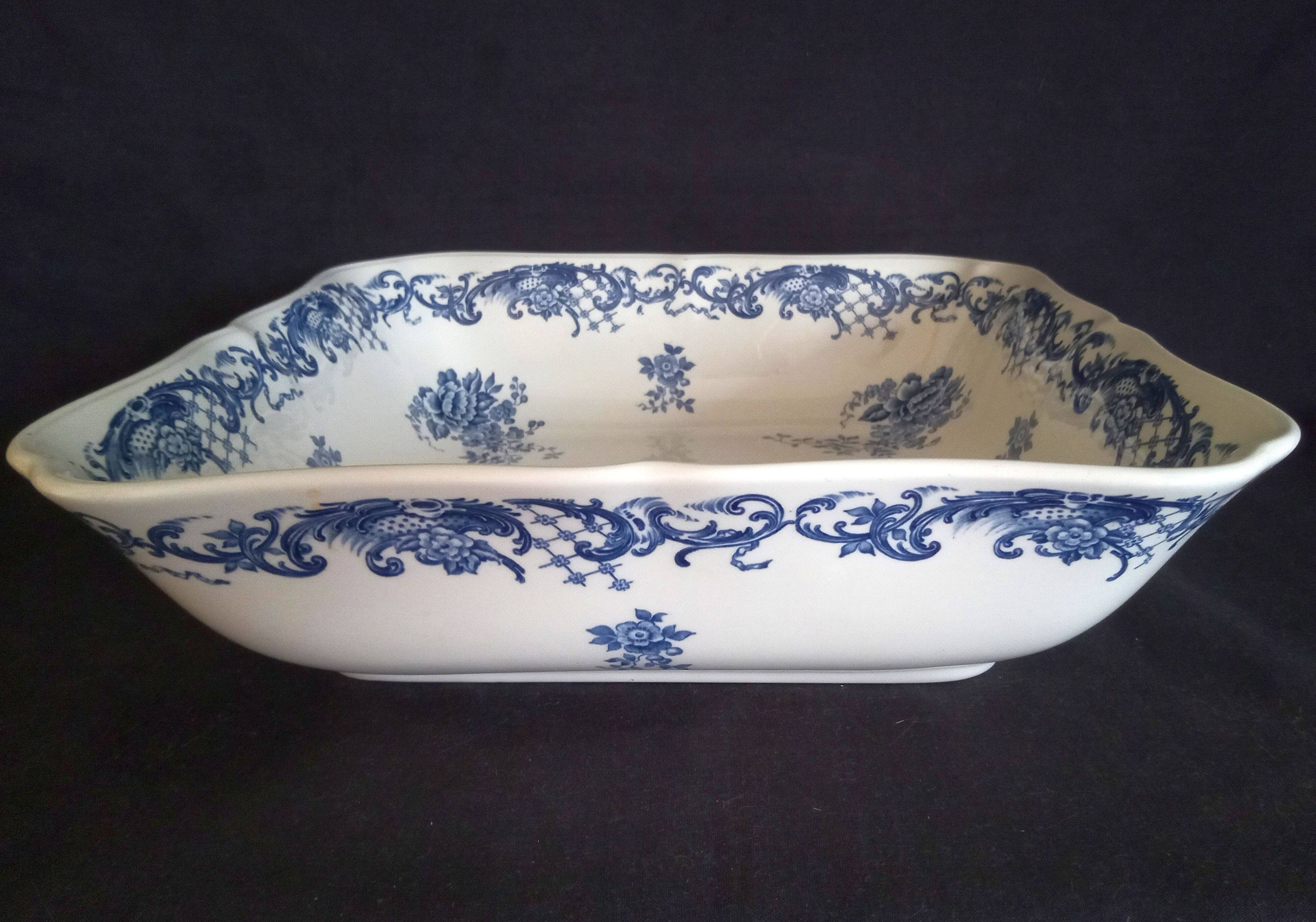 Hollow square shaped dish in Villeroy & Boch porcelain, “Valeria” model