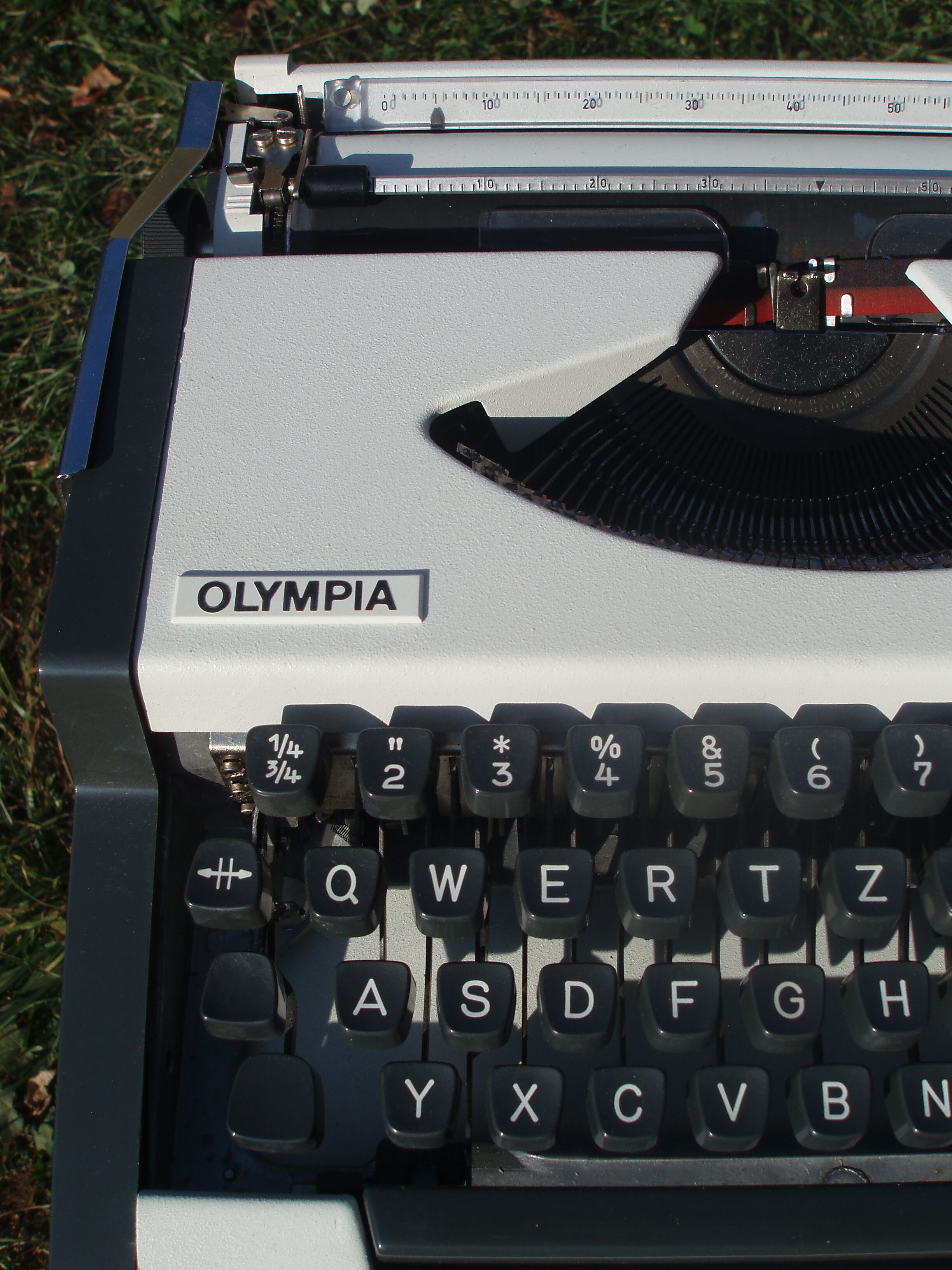 Revised typewriter and Olympia Traveller luxury with his satchel