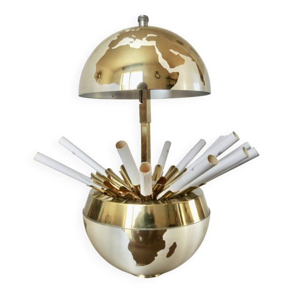 Grand globe terrestre , distributeur de cigarettes, laiton, 1960 - 1970