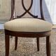 Une chaise ancienne en bois