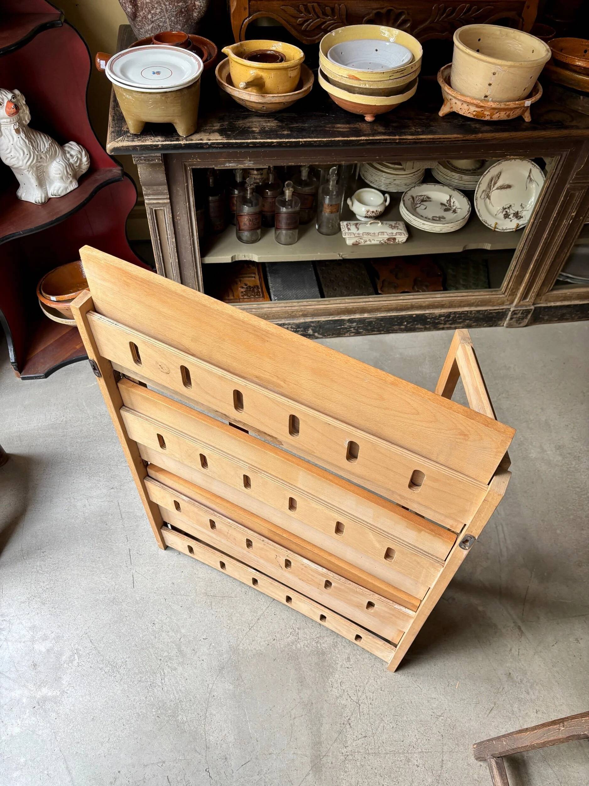 Folding bookshop shelf in light wood